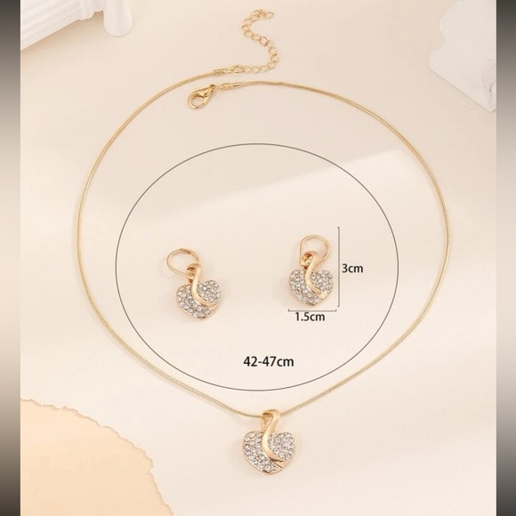 🆕 Gold Heart Necklace & Earrings Set !!! Brand New… Great Xmas present 🎁 - Picture 3 of 5